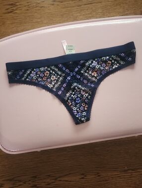 Pink VS Lace Floral Print Thong. NWT Size: XL